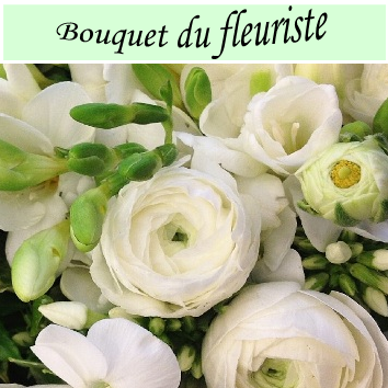Bouquet du fleuriste composé de fleurs variées blanches et feuillage. Différents coloris